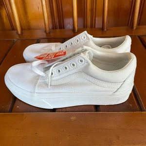 *NEW WITH TAGS* Womens 6.5 White Platform Vans